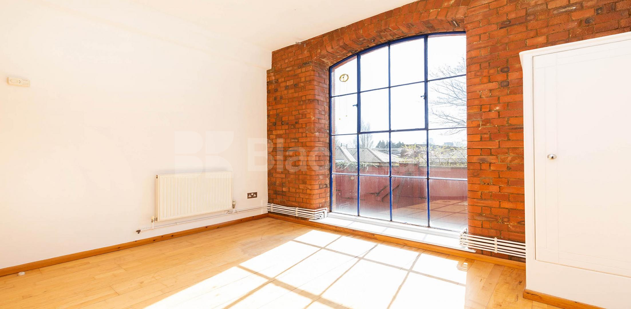 			NEW INSTRUCTION!, 2 Bedroom, 1 bath, 1 reception Apartment			 Dove Road, CANONBURY-ISLINGTON